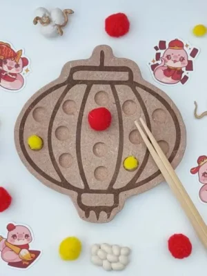 Plateau de motricité en bois en forme de lanterne chinoise avec pompons, activité sensorielle pour enfants thème Nouvel An chinois