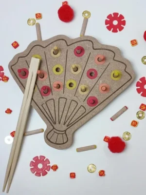 Jeu en bois éventail avec bâtonnets colorés, activité de motricité fine enfant, thème Nouvel An chinois