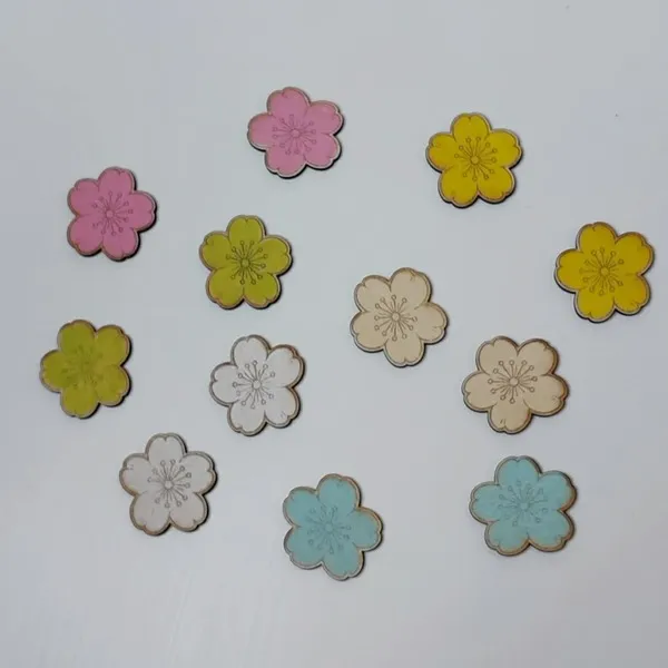 Fleurs en bois colorées pour activité de tri et de reconnaissance des couleurs – jeu éducatif enfant