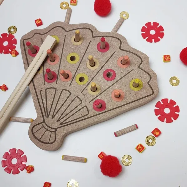 Jeu éducatif en bois en forme d’éventail avec bâtonnets colorés, activité de motricité fine pour enfant, thème Nouvel An chinois