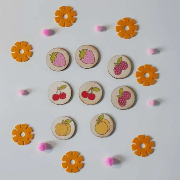 Jetons en bois illustrés de fruits pour activité de tri et motricité fine enfant