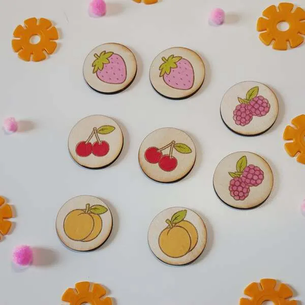 Jetons fruits en bois illustrés pour activité de tri et motricité fine enfant