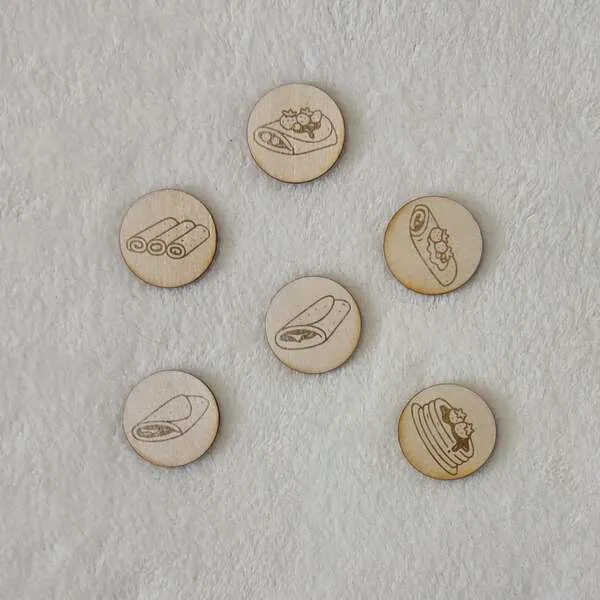 Jetons en bois Chandeleur illustrant différentes crêpes roulées et crêpes empilées