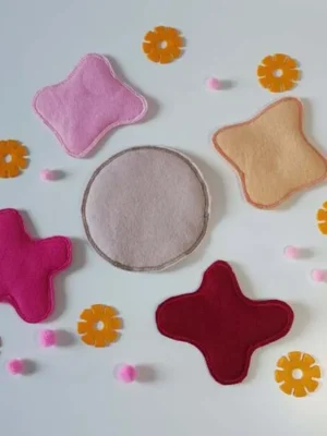 Garnitures en feutrine colorées et base ronde pour plateau éducatif enfant