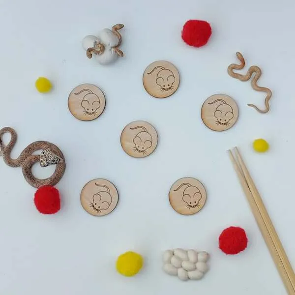 Jetons en bois gravés souris avec pompons colorés, accessoires pour activité sensorielle enfant thème Nouvel An chinois