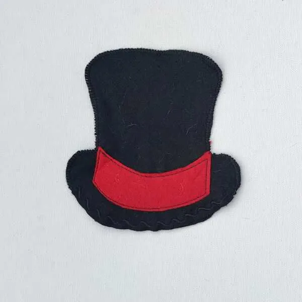 Chapeau de magicien en feutrine noire avec bande rouge pour jeu sensoriel et activité enfant