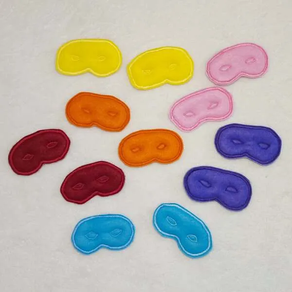 Masques de carnaval en feutrine colorée pour jeu éducatif et activité de tri des couleurs enfant