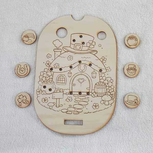 Insert Trofast Saint Patrick en bois gravé maison de lutin activité motricité fine enfant.