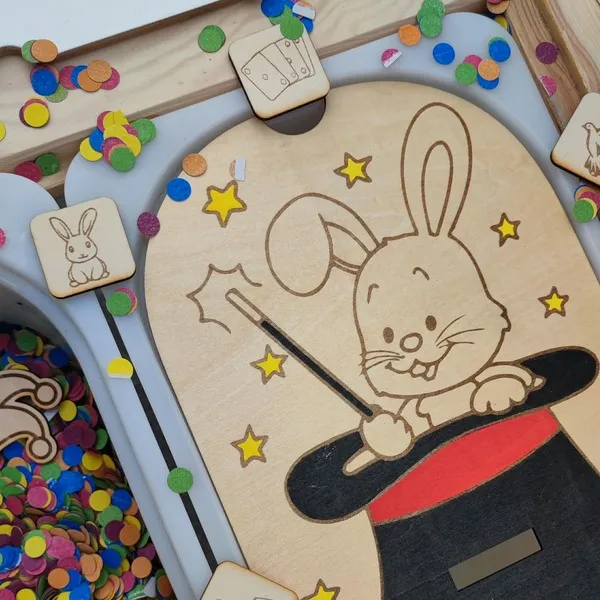 Plateau sensoriel en bois lapin magicien avec baguette magique pour activité de motricité fine enfant
