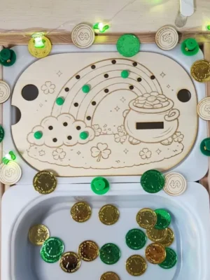 Insert arc en ciel et chaudron Saint Patrick en bois activité motricité fine table sensorielle.
