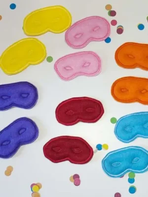 Masques de carnaval en feutrine colorée pour activité de tri des couleurs et jeu éducatif enfant
