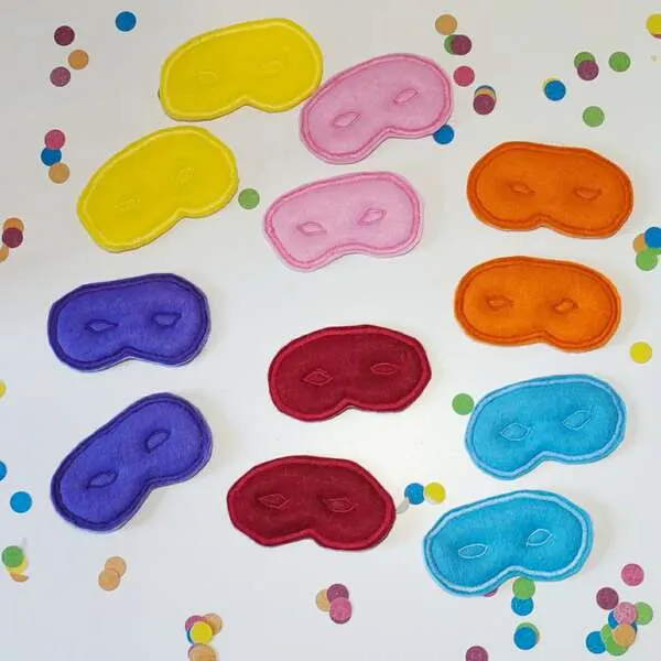 Masques de carnaval en feutrine colorée pour activité de tri des couleurs et jeu éducatif enfant