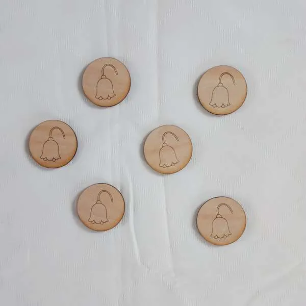 Jetons muguet en bois enfant activité tri manipulation Montessori