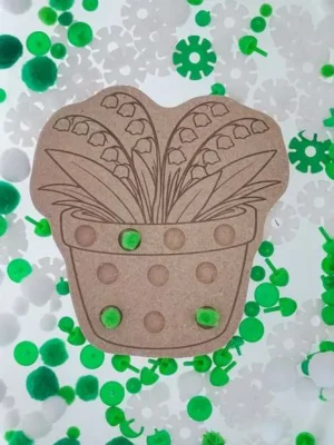 Plateau motricité fine muguet enfant bois activité sensorielle pompons manipulation Montessori