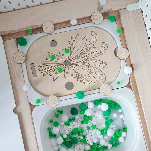 Insert Trofast muguet bois activité sensorielle table Flisat motricité fine enfant