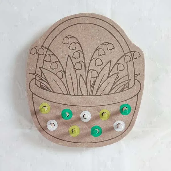 Plateau muguet bois avec pions enfant activité motricité fine tri couleurs Montessori