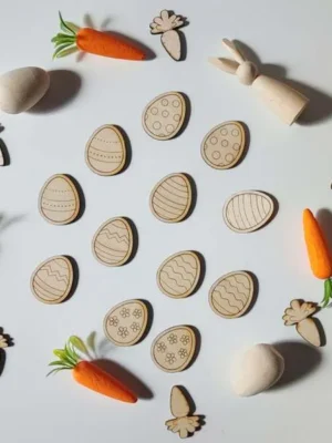 Jetons en bois en forme d’œufs décorés thème Pâques pour jeu de tri.