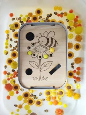 Insert en bois abeille et fleur avec formes à encastrer dans bac sensoriel