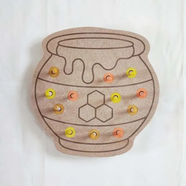 Plateau pic pot de miel en bois avec pions colorés