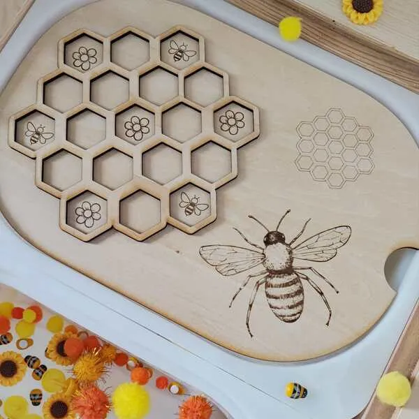 Plateau bois abeille gravure fine avec ruche hexagonale et bac sensoriel