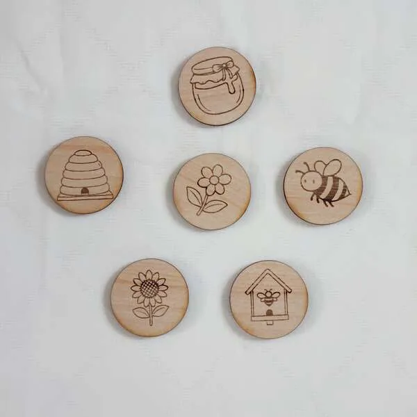 Jetons en bois thème abeille avec ruche miel fleurs et abeille