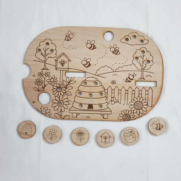 Plateau abeille en bois avec jetons illustrés ruche fleurs et miel