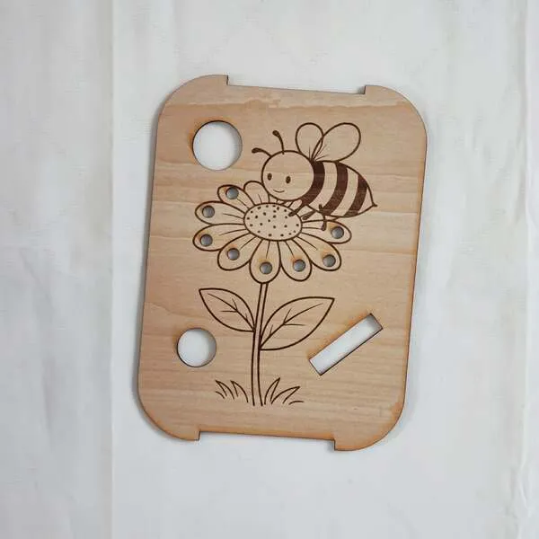 Insert abeille et fleur en bois avec emplacements formes rondes et fente