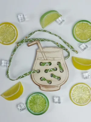 Carte à lacet bois limonade activité motricité fine enfant