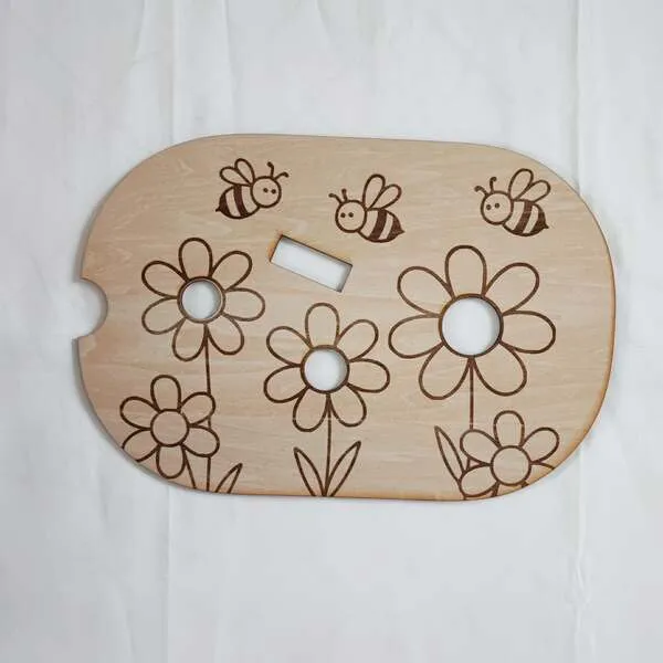 Plateau bois fleurs abeilles avec trous à compléter activité motricité fine