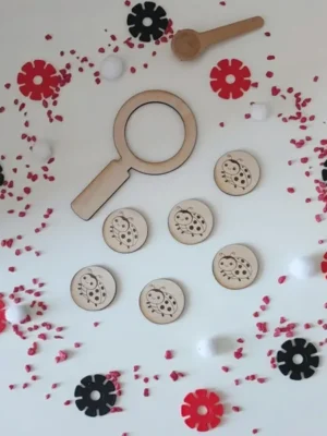 Jetons coccinelle en bois avec loupe et éléments sensoriels activité éducative enfant