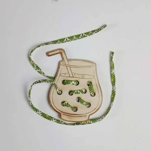 Carte à lacet bois verre limonade avec lacet activité enfant