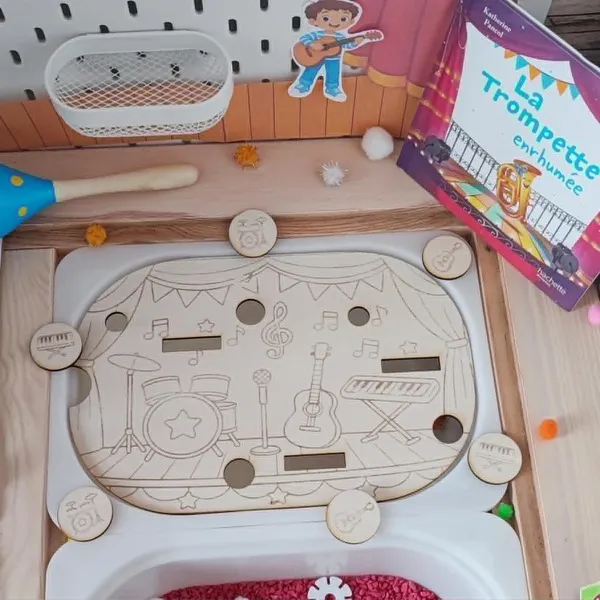 Insert Trofast thème musique avec scène de concert et jetons instruments en bois