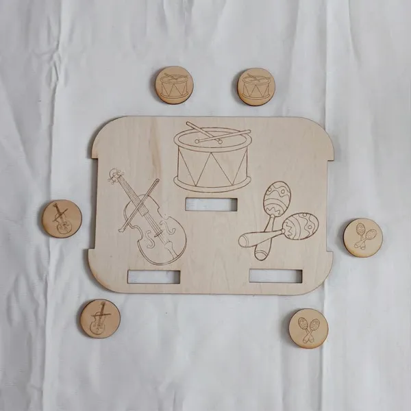 Support éducatif en bois avec jetons instruments de musique à associer