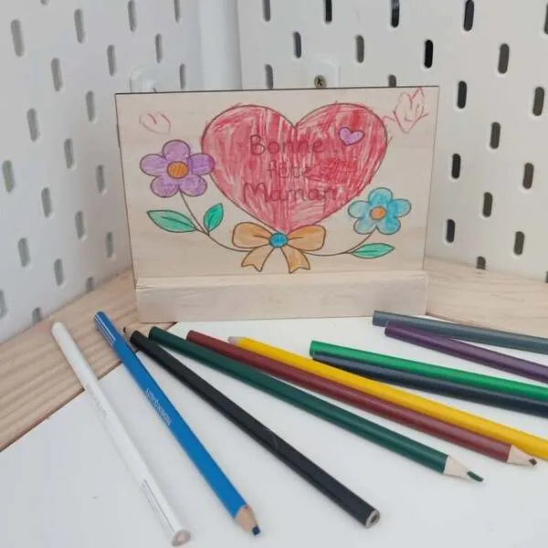 Mini cadre bois Bonne fête maman colorié avec crayons activité enfant