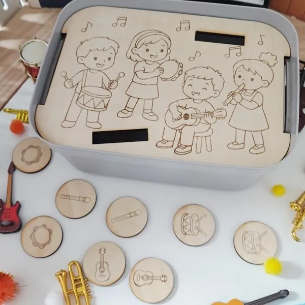 Insert Trofast musical en bois avec enfants musiciens et jetons instruments