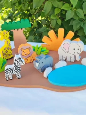 Mini monde savane en bois avec girafe, lion, zèbre, rhinocéros, éléphant et point d’eau