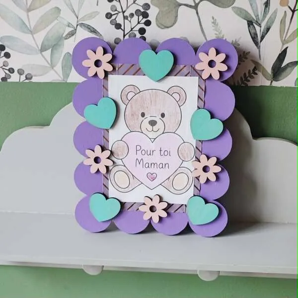 Cadre bois enfant décoré fleurs cœur cadeau fête des mères