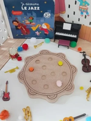 Plateau de motricité fine thème musique avec pompons et instruments miniatures