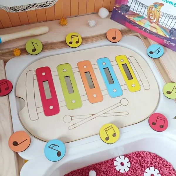 Insert Trofast xylophone coloré avec jetons notes de musique thème musique