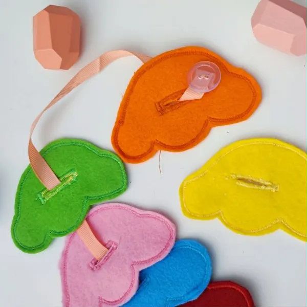 Boules de glace colorées en feutrine compatibles avec la glace à composer.