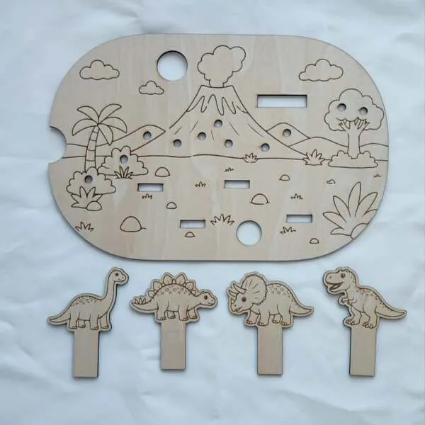 Insert en bois pour petit bac Trofast représentant un paysage de dinosaures avec un volcan et quatre dinosaures à placer.