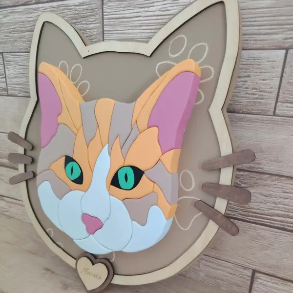 Portrait personnalisé de chat roux en bois vu de trois quarts