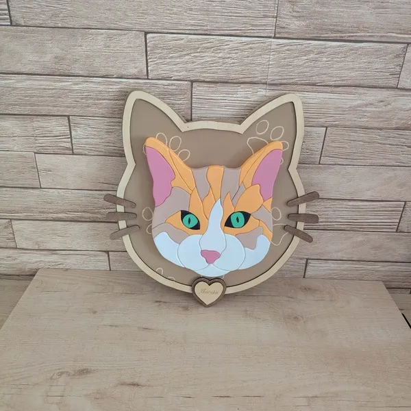 Portrait personnalisé de chat roux et blanc en bois avec cadre tête de chat