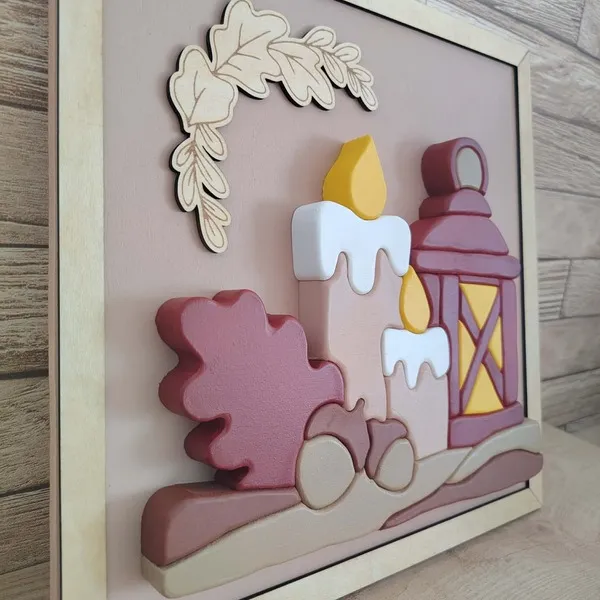 Cadre décoratif automnal en bois avec bougies, lanterne et feuilles en relief