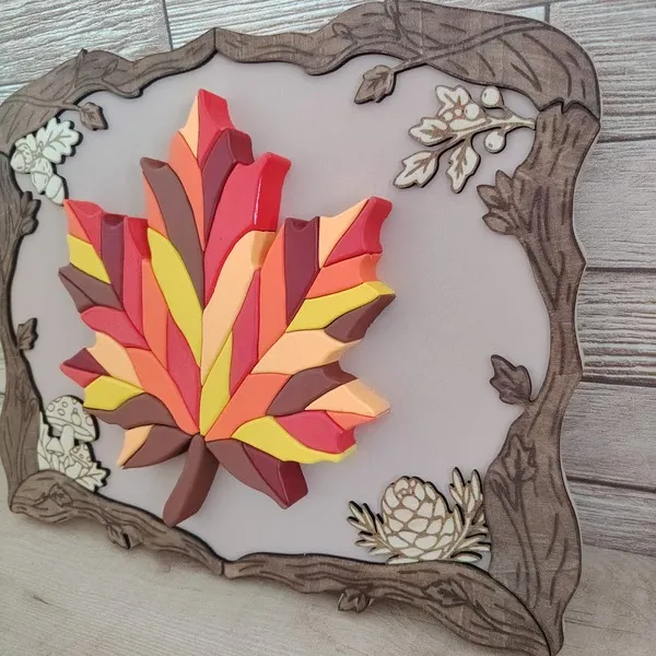 Cadre Feuille d’Automne en bois, détail du relief coloré