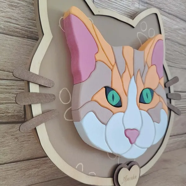 Portrait personnalisé de chat roux et blanc en bois vu de côté
