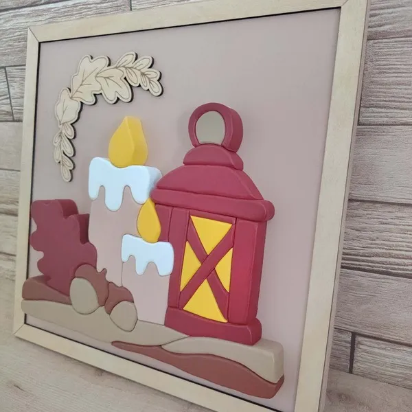 Cadre décoratif automnal en bois avec lanterne, bougies et glands